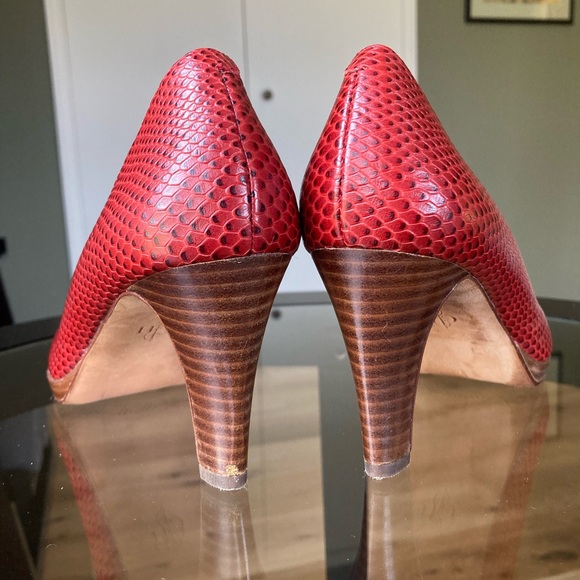 COLE HAAN Sz 6 B Bethany Grand OS Snakeskin Embossed Pumps Heels D38994 Red - Picture 3 of 14